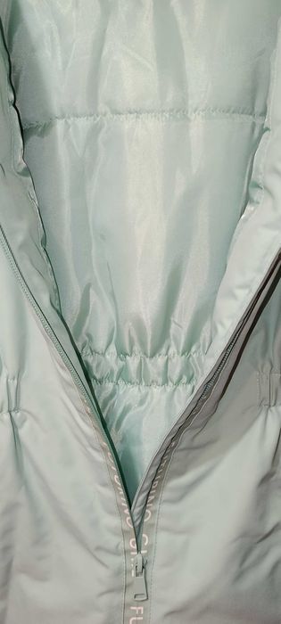 Продам куртку на девочку