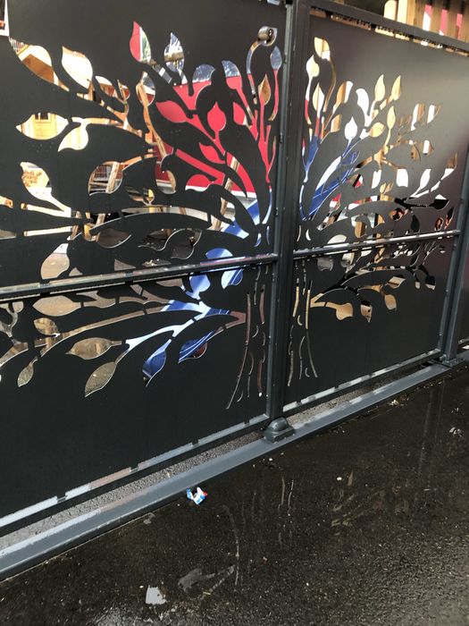 Porti, garduri, balostrade,balcoane metalice, si stalpi pe comanda.
