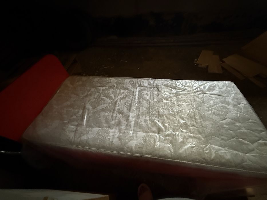 Продам крвать полуторку с матрасом