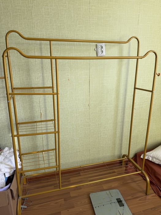 Вещалка наполная