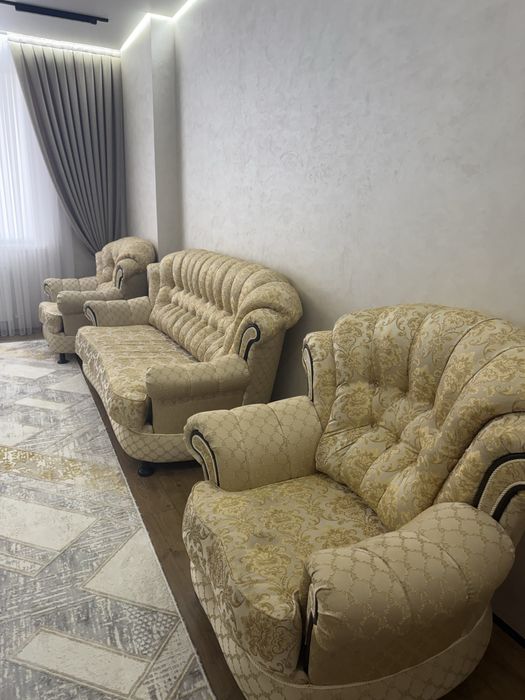 Продаю диван с 2 креслами