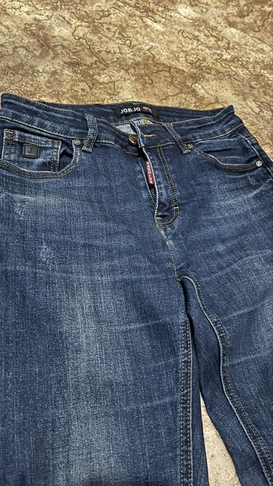 Продам джинсы в обтяг 28 размер