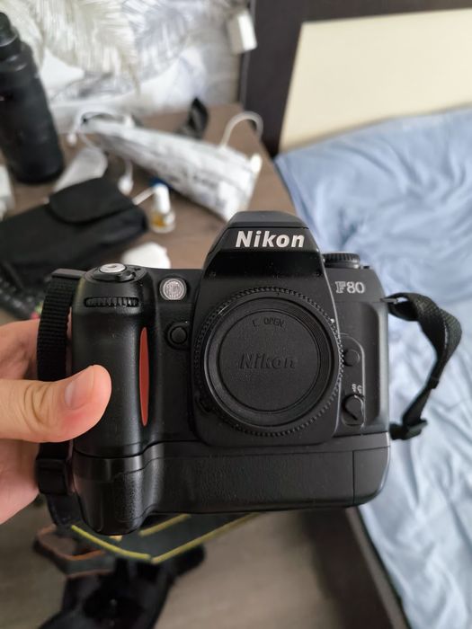 Продается Nikon F80 плёночный,в идеальном состоянии!