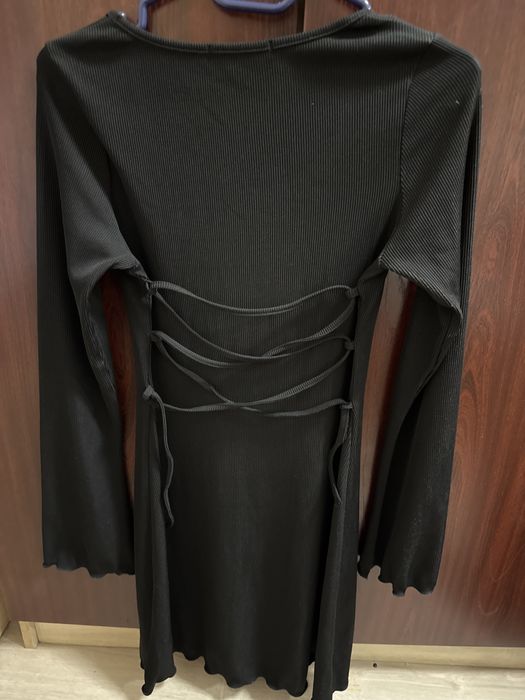 Черное мили платье для повсевдневки.