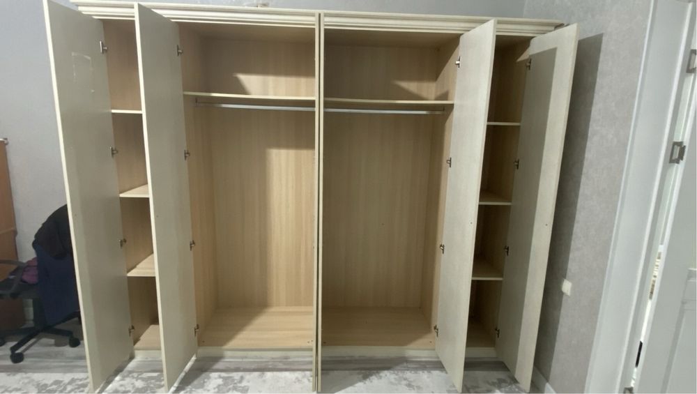 Шкаф для одежды.