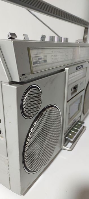 Vând radiocasetofon vintage Boombox