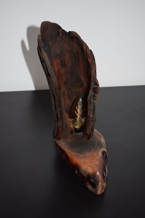 Lampa handmade din lemn recuperat