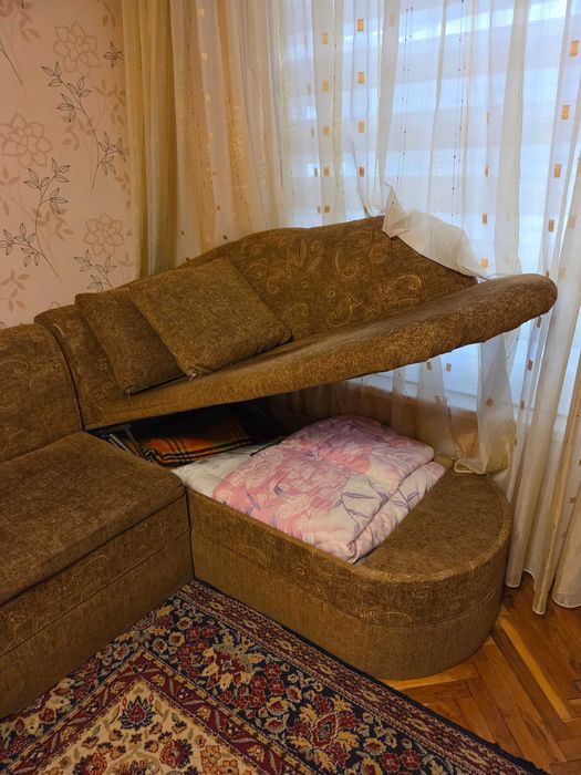 Разтегателен диван