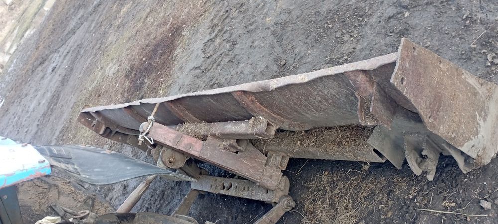 Продам бульдозер и плуг