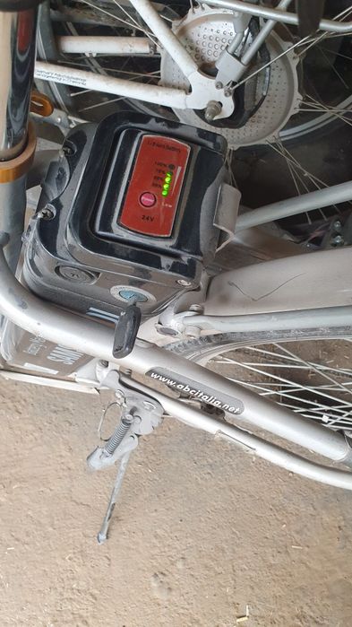 Vând Bicicletâ electricã de 24 Volti