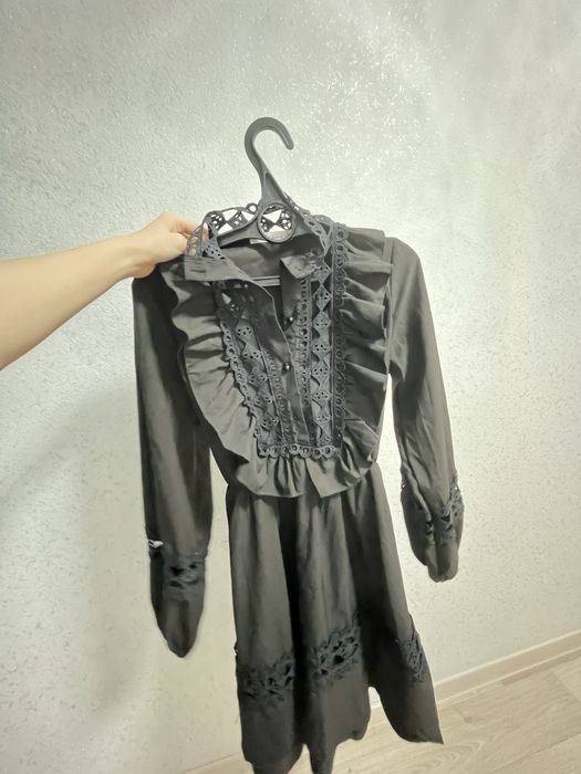 Продаю платья в этно-стиле и современные модели.