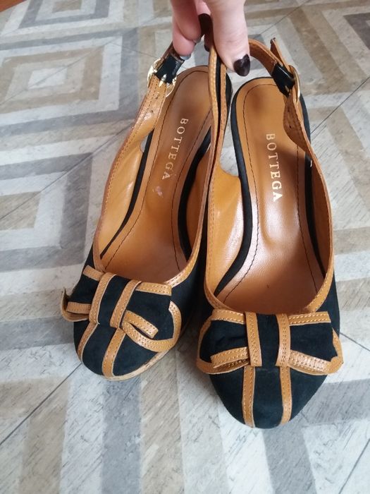 Замшевые босоножки