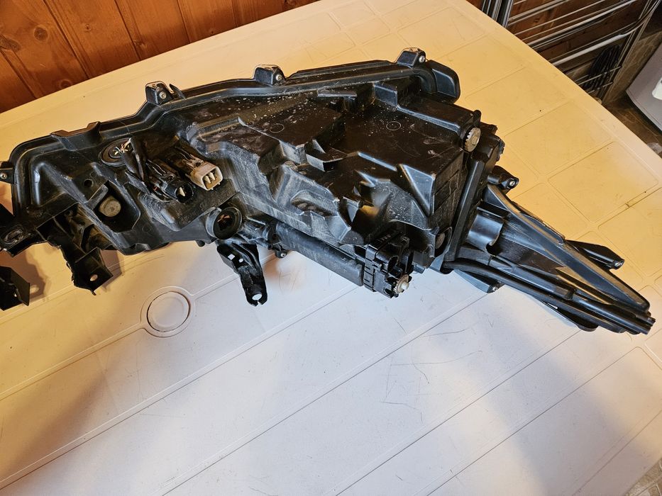 Faruri+Proiectoare Toyota Corolla Hybrid