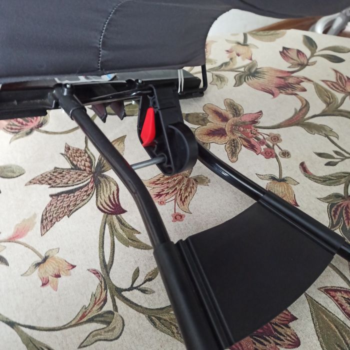 Шезлонг для новорожденных