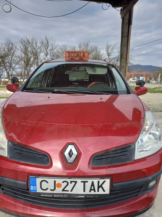 Autoturism Renault Clio scoala de soferi