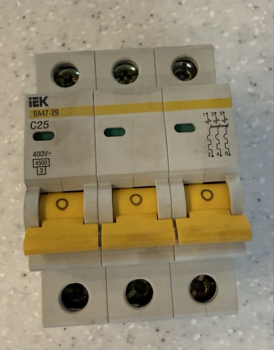 Электросчётчик трёхфазный с автоматом