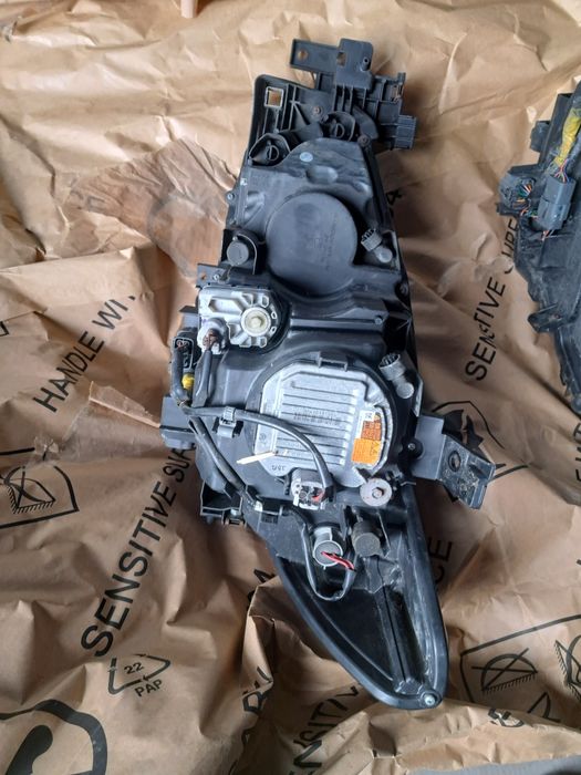 Faruri xenon si grila centrala mazda6 2014