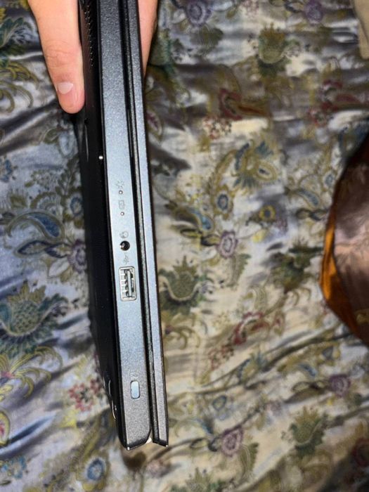 Продам ноутбук срочно !