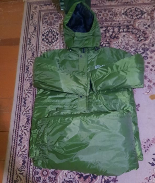 Продаю бушлат с брюком новай Вода не пронецаемый