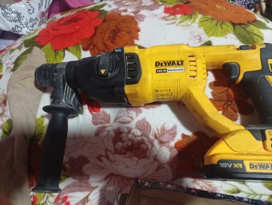 Rotopercutor  DEWaLT  18 v   folosit stare impecabilă
