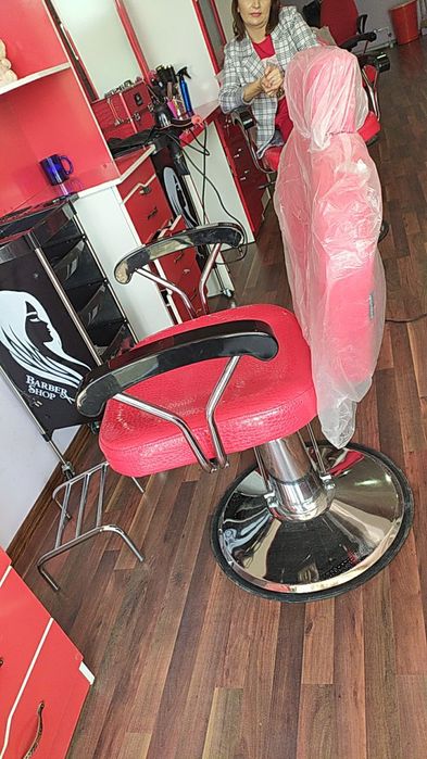 Tremo, shkaf, salon un kreslo