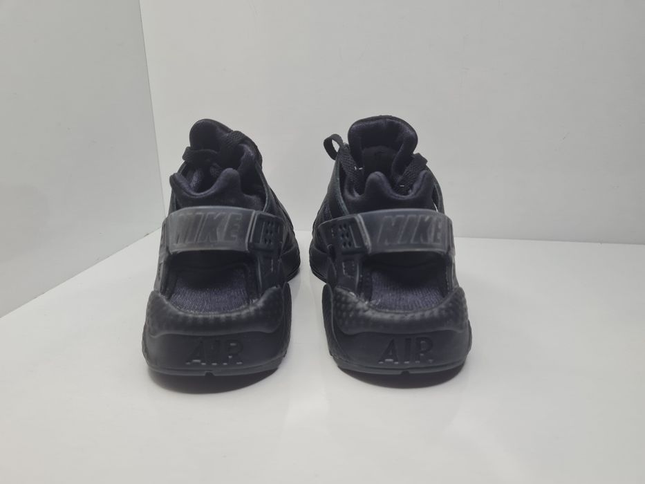 Маратонки Nike Huarache 

Чисто нови с кутия.

Размер 36.5 стелка 23.5