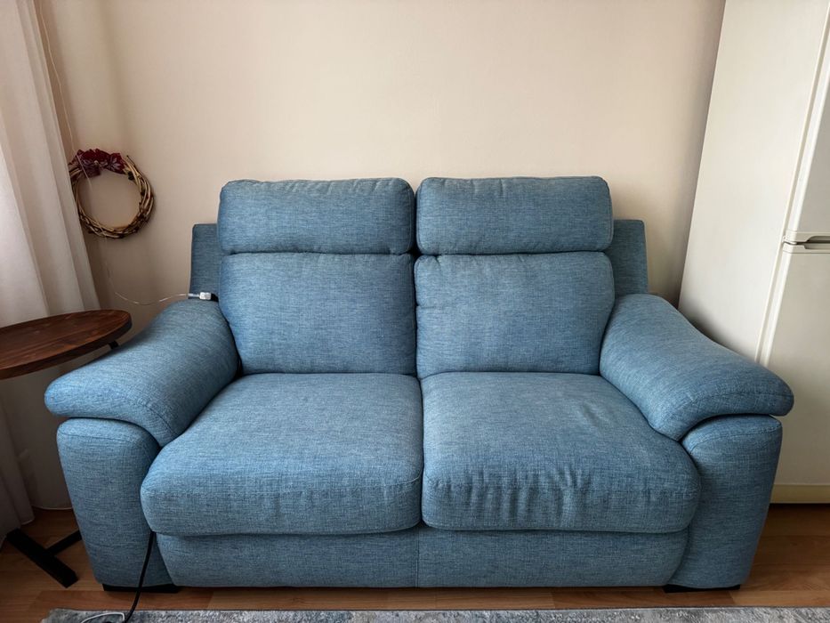 Двуместен диван от дамаска