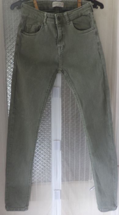 Лотове Tommy Hilfiger, Lévis , Zara