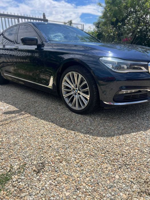 BMW SERIA 750i Xdrive