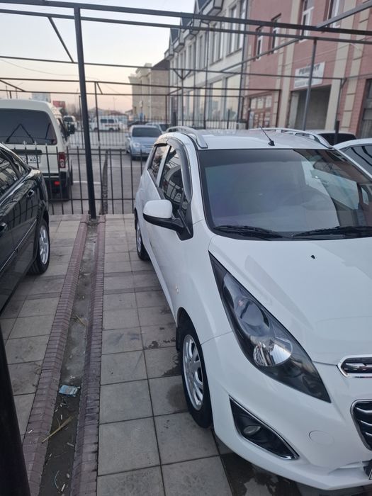 автомашина.  спарк