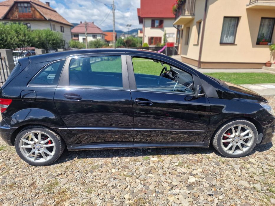 Mercedes-Benz B180 2011