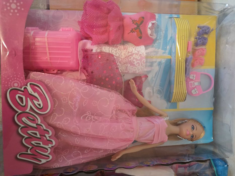 8 păpusi/ jucării dif pt copii, personaje Barbie/Betty/Brad etc