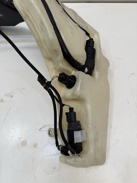 Vas lichid parbriz faruri stopgel spalatoare motoras Audi A4 B8 8K