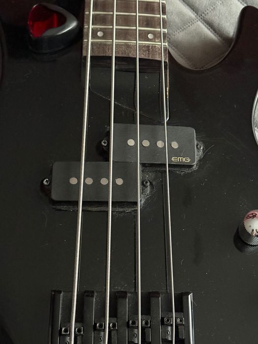 Bass ESP short-scale B-4JR (an 2019) Doze EMG Passive Stare Excelentă