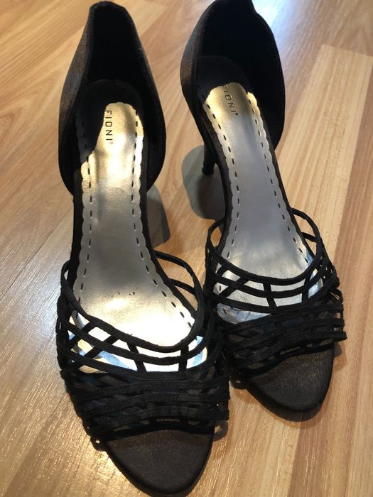 Дамски обувки с ток