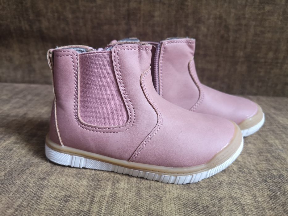 Продам сапожки для девочки