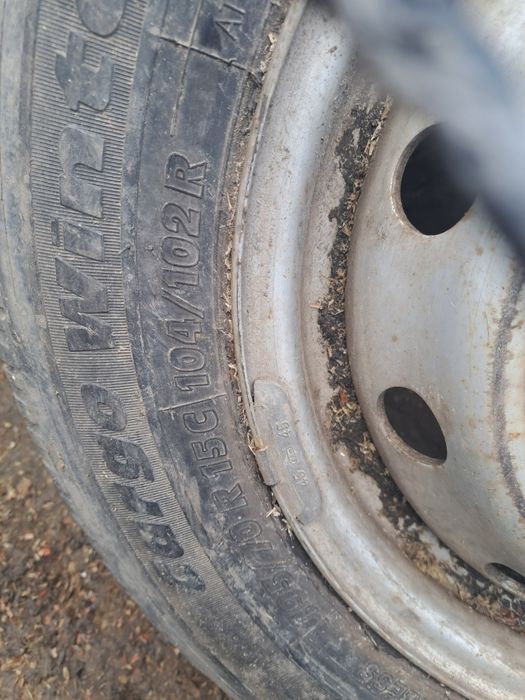 Cauciucuri diferite dimensiuni  și c uri