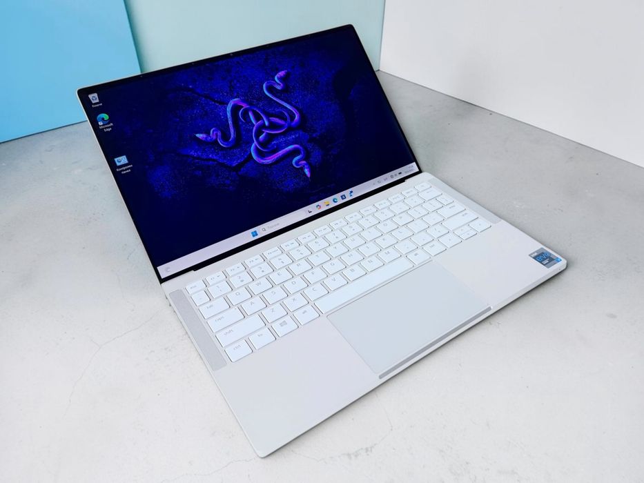 Razer Book 13 QUXGA Wide Touch i7-1165G7 16GB 512GB SSD Отличен! Гаранция!