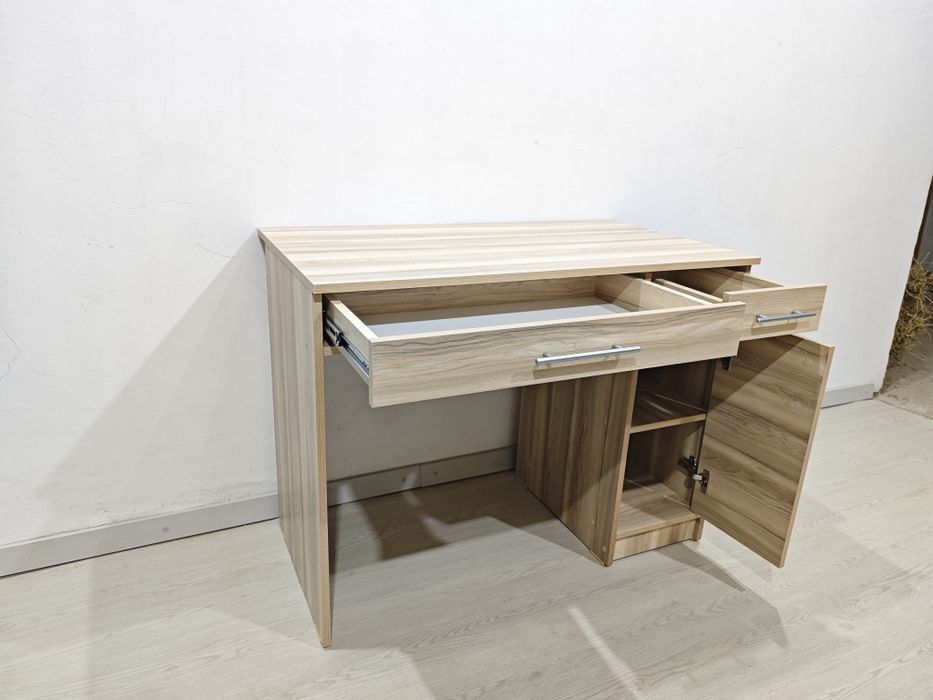 Письменные столы  для школьников и взрослых.