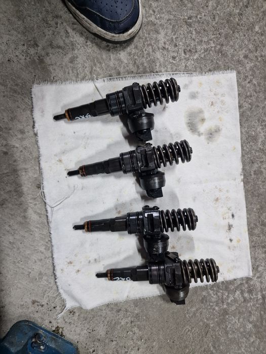 Injector injectoare 1.9 bkc vw golf 5 jetta caddy passat b6 octavia 2