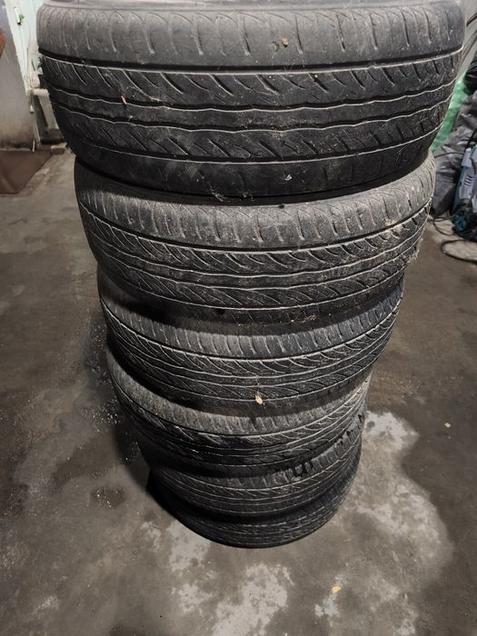 Продаются шины есть 8 штук размер 205/70/14