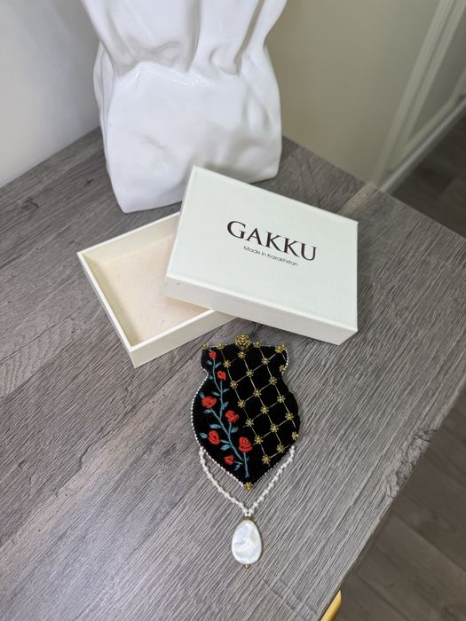 Продам новую брошь