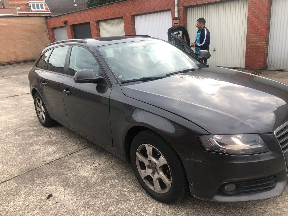 Dezmembrez Audi A4 B8 cod culoare LZ9Y