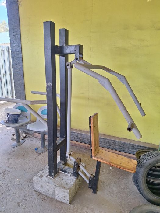 Тренажёр брусья, жим от себя