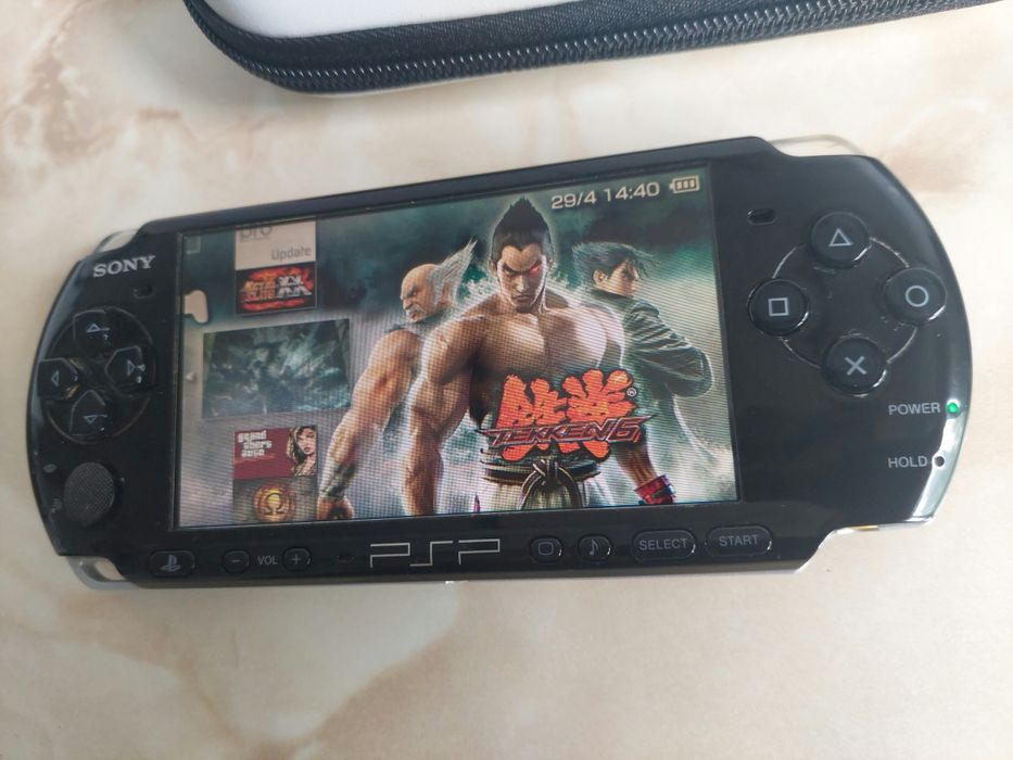 [PSP] Vând consolă SONY PSP Slim&Lite 3004 Piano Black MODATĂ + accesorii //poze reale