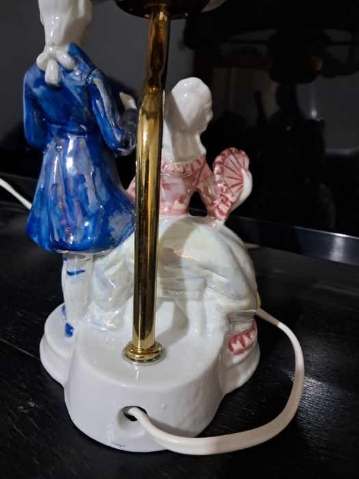 Настолна порцеланова лампа