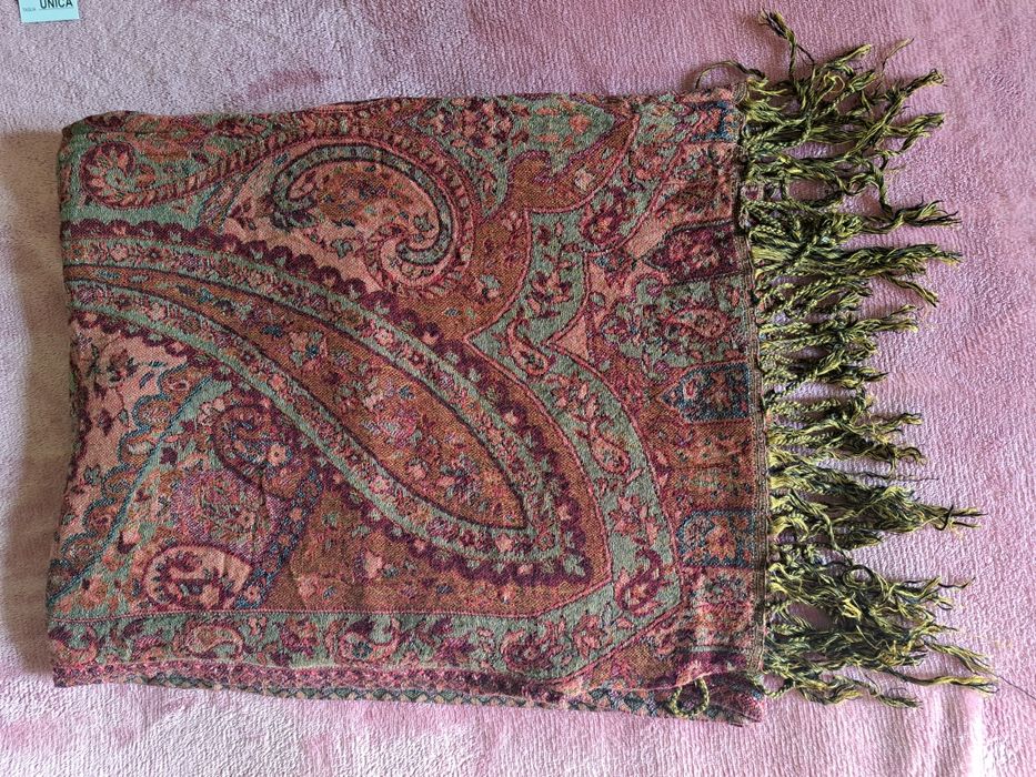 Зимен вълнен ръчно плетен комплект плетена зелена шапка, шал, ръкавици