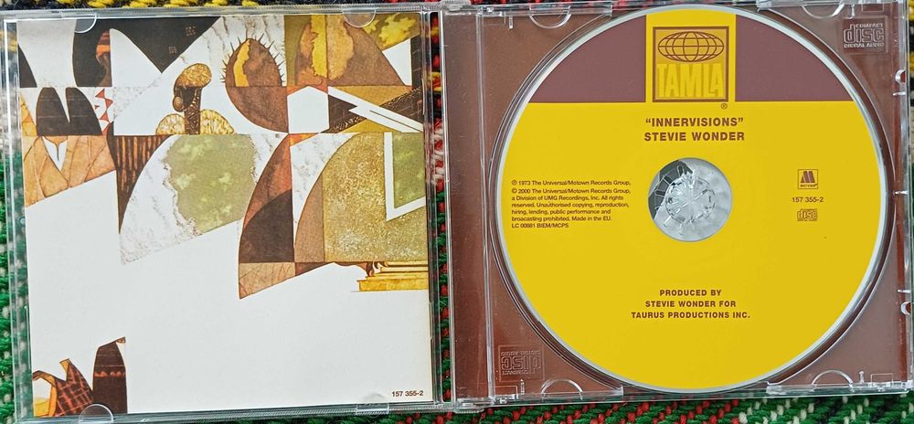 Продавам четири диска на Earth Wind & Fire и един диск на Stevie Wonder
