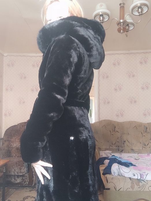 продам шубу с капюшоном