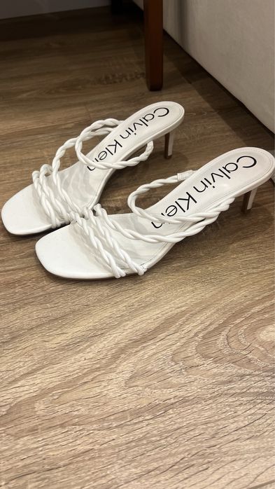 Новые шлепанцы Calvin Klein